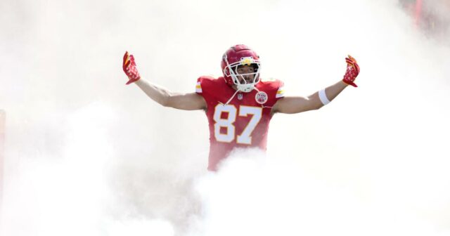 Vendas de jaqueta de Travis Kelce Ver enormes picos em conformidade com as notícias de envolvimento de Taylor Swift 

