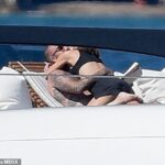 Victoria, 51, e David Beckham, 50, compartilharam um momento muito fumegante em seu iate de £ 16 milhões em Romantic Saint Tropez na quarta -feira