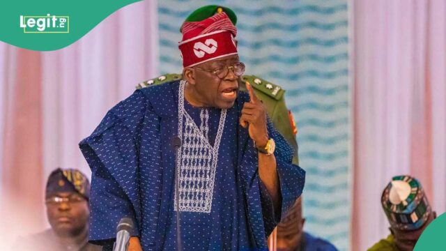 "Você está proibido por um tocando político": Tinubu sai alertando para escravos civis, o sistema emerge

