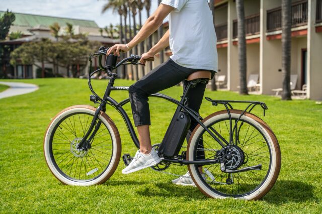 Crianças em bicicletas