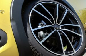 Você pode usar pneus com pegadas diferentes na frente e na traseira? Você pode usar pneus com pegadas diferentes na frente e na traseira?