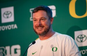 “Você provavelmente precisa ver um terapeuta”: Danning revela a decepção da temporada de 2024 do Oregon. March Madness Logo