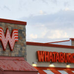 Whataburger comemora o 75º aniversário com maior queda de preço