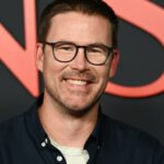 Zach Cregger diz que seu filme 'Resident Evil' contará uma história completamente diferente 'diferente' que está 'fora dos personagens dos jogos' '