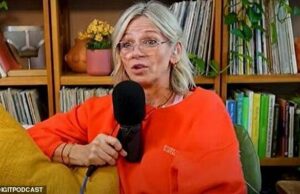 Zoe Ball admite que foi reduzida a lágrimas depois de ser vítima de um momento criminal de rua aleatório depois de dar uma olhada em um show Zoe Ball revelou que ela estava chorando depois de descobrir que seu carro havia sido quebrado, apenas momentos depois de aparecer em um show (foto em seu podcast)