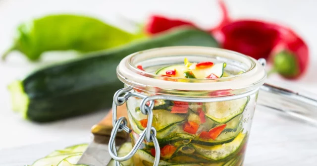 Zuchini marinado em Laguna. Jakub Kuroń combina dois sabores

