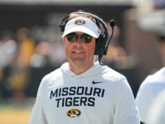 Previsões da Semana do Futebol da Faculdade, probabilidades: três escolhas, melhores apostas para a lista de sábado O wide receiver do Mississippi State Bulldogs, Anthony Evans III (3), marca um touchdown durante o primeiro tempo.