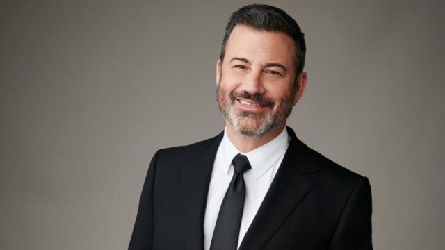 400 estrelas acompanham a ACLU à demonstração da suspensão Kimmel da Disney 

