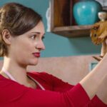 Abby Elliott no urso