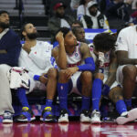 76ers tentando a profissão 2 veteranos antes do período: registro