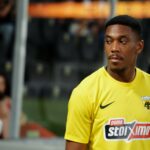 Anthony Martial jogando contra Aris FC