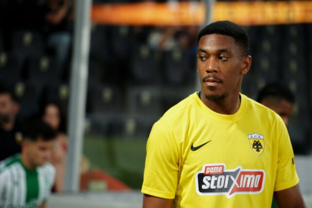 Anthony Martial jogando contra Aris FC