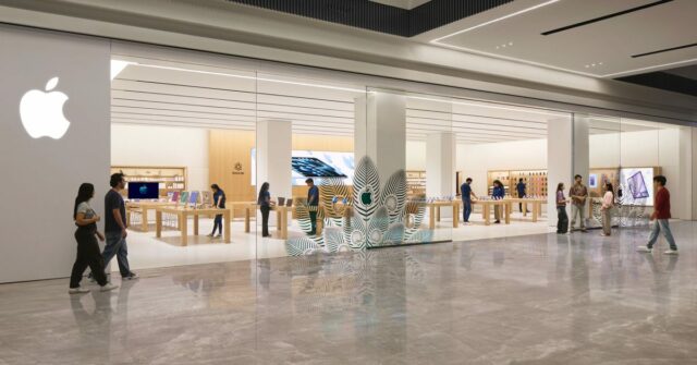O Apple Koregaon Park (mostrado) é a mais recente loja da Apple a abrir