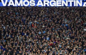 A Argentina entre 6 federações ocorreu com uma penalidade de seis dígitos da FIFA após fanatismo de seguidores nas qualificadoras de caneca do Globe A Argentina entre 6 federações ocorreu com uma penalidade de seis dígitos da FIFA após fanatismo de seguidores nas qualificadoras de caneca do Globe