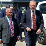 O primeiro -ministro Anthony Albanese e Vanuatu, Jotham Napat, em Port Vila, em 9 de setembro de 2025.