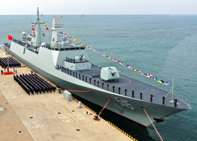 A China aprimora a existência naval versus a parceria dos Estados Unidos 

