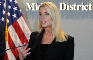 A Divisão de Justiça fala sobre a proibição de proprietários de armas transgêneros estimula a ferocidade em toda a faixa política Yahoo lifestyle home