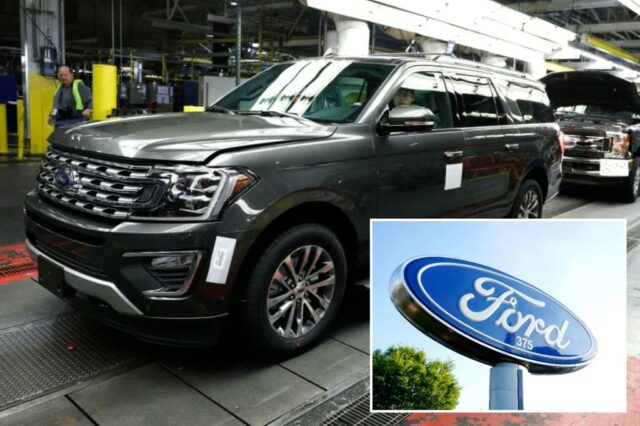 Ford Expedition SUVs na linha de montagem na fábrica de caminhões Kentucky.