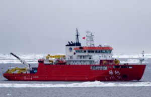 A Guarda Costeira dos Estados Unidos faz os navios chineses perto do Alasca A Guarda Costeira dos Estados Unidos faz os navios chineses perto do Alasca