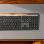 A Logitech lança um novíssimo plano de tecla sem fio movido a energia solar para indivíduos MAC