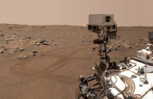 A NASA Rover localiza a maior prova ainda da vida antiga em Marte Uma rocha cor bege é pontilhada com manchas escuras e mais leves.