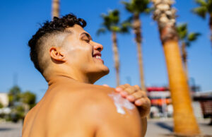 A abordagem imprevista de Guy para usar o Sun Block se torna viral: ‘Brilhante’ A abordagem imprevista de Guy para usar o Sun Block se torna viral: 'Brilhante'