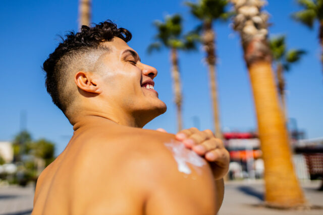 A abordagem imprevista de Guy para usar o Sun Block se torna viral: 'Brilhante' 

