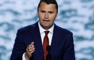 A ativista pró-Trump Charlie Kirk disparou no evento em nós A ativista pró-Trump Charlie Kirk disparou no evento em nós