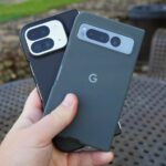 Dobra do Google Pixel angular em um colorway de porcelana