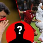 Eduard Spertsyan e o capitão do Manchester United Bruno Fernandes lutam pela bola durante a partida de qualificação da Copa do Mundo de 2026 entre Armênia e Portugal no estádio republicano de Vazgen Sargsyan em 2025 em Yerevan, Armênia.