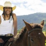 A celebridade dos Estados Unidos de 'Love Island, Taylor Williams, hospitalizada após ser jogada de Steed em todo o rodeio