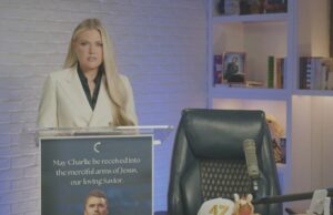 A esposa de Charlie Kirk fala publicamente após a morte do marido A esposa de Charlie Kirk, Erika, falou publicamente após a morte de seu marido.