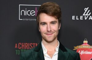 A estrela Mike Heslin faleceu depois que o estabelecimento de jantar interrompeu a ressuscitação da boca a boca, reivindicações de ação legal O ator da leoa Mike Heslin morto em 30 marido confirma a causa da morte