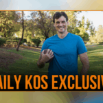 Arquivo - Nesta foto de arquivo de 29 de outubro de 2012, o apostador de futebol da NFL de Minnesota Vikings, Chris Kluwe, fala contra a emenda do casamento durante uma manifestação na Universidade de Minnesota em Minneapolis. Os Vikings mantiveram um ex -chefe de justiça da Suprema Corte de Minnesota e um ex -advogado federal para conduzir uma investigação sobre as alegações de Kluwe de que ele foi libertado da equipe devido ao apoio ao casamento gay. A equipe fez o anúncio na sexta-feira, 2 de janeiro de 2014, um dia depois que Kluwe escreveu um artigo contundente, alegando que o coordenador de equipes especiais Mike Priefer fez comentários anti-gays durante as reuniões da equipe. (AP Photo/The Minnesota Daily, Mark Vancleave, arquivo)