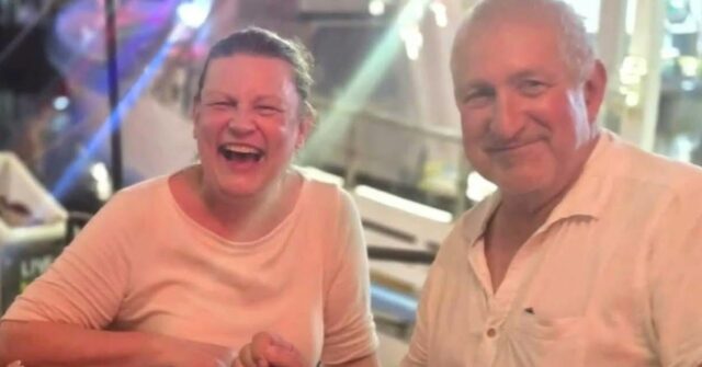 Uma família contou a 9News que o medo experimentou quando não conseguiu pedir ajuda como seu ente querido, Steven, desmoronou, sofrendo um derrame. 