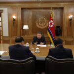 A felicidade de Kim na defesa nuclear 'sempre crescente' da Coréia do Norte