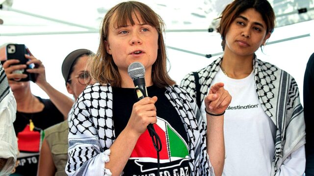 A flotilla de Greta Thunberg bombardeada com música ABBA depois que os rádios sequestraram: Relatório

