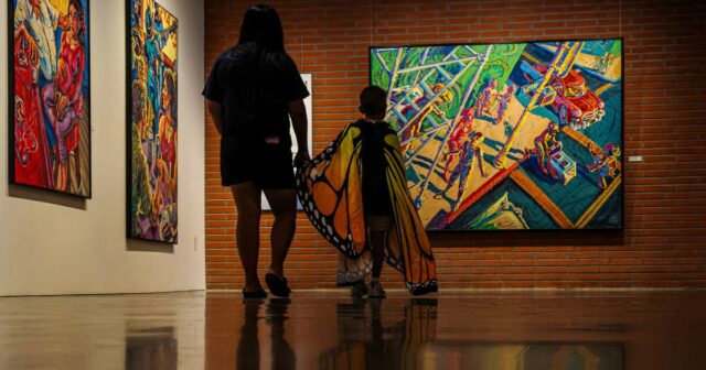A galeria de Cheech Marin legitima a arte chicano e melhora o clima econômico do bairro 

