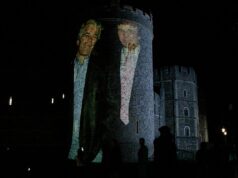 Os arquivos de Epstein se tornaram o filme de terror mais perturbador. Não admira que não possamos desviar o olhar A imagem de Trump e Epstein prevista no Castelo de Windsor quando Chefe de Estado chega ao Reino Unido para o estado em segundo lugar; 4 prisões feitas