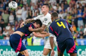 A imprensa eslovena responde à tela de Benjamin Sesko vs ‘Suécia’, ‘Fighting Styles’ foi impressionante O atacante nº 11 da Eslovênia, Benjamin Sesko (CL), luta pela bola com o #03 (CR) da Suécia durante a partida de futebol da Copa do Mundo de 2026 da FIFA 2026, entre a Eslovênia e a Suécia, no Stozice Stadium em Ljubljana, em 5 de setembro de 2025