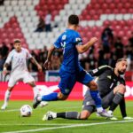 Gianluigi Donnarumma em ação para a Itália na Copa do Mundo Qualfier