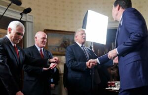 A indiciação esparsa de Comey pelo departamento de Trump esconde uma história complicada A indiciação esparsa de Comey pelo departamento de Trump esconde uma história complicada