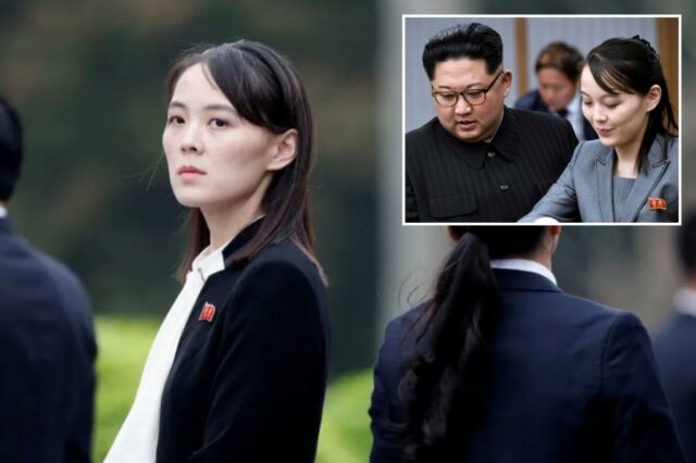 Kim Yo Jong em uma cerimônia de dar coroa.