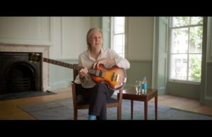 A lenda do baixo roubado de Paul McCartney a ser contada em novo docudrama dos produtores de ‘Super/Man’ (exclusivo) A lenda do baixo roubado de Paul McCartney a ser contada em novo docudrama dos produtores de 'Super/Man' (exclusivo)