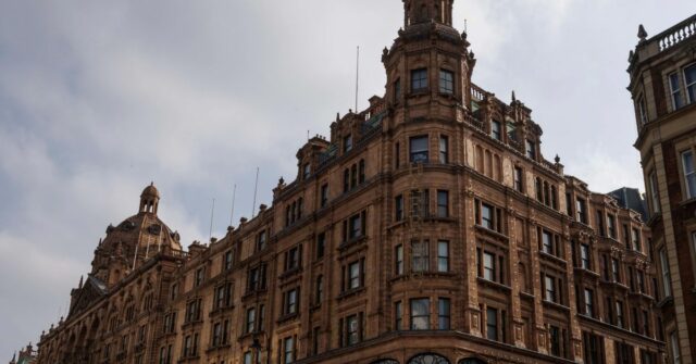 A Harrods, a Luxury British Department Store, alertou alguns clientes que seus dados pessoais podem ter sido feitos em uma violação de seus sistemas on -line.