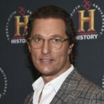 A mãe de Matthew McConaughey é meio faladora, então ele manteve os Deets dela por vários anos