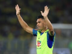 A mídia brasileira responde à eficiência do Casemiro no qualificador de caneca global vs chile, muito cedo volte para o cara Utd viável Casemiro toca um passe para o Brasil, contra o Chile