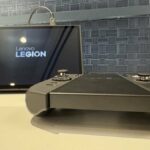 Legion Go 2 com um controlador destacado