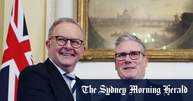 Albanese trouxe algumas cervejas para sua reunião informal em Downing Street.