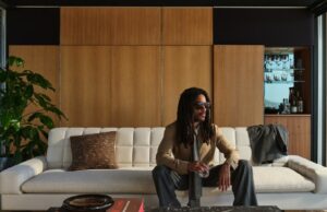A nova coleção de móveis CB2 de Lenny Kravitz é uma mistura perfeita de inovação européia e Malibu Reduce A nova coleção de móveis CB2 de Lenny Kravitz é uma mistura perfeita de inovação européia e Malibu Reduce